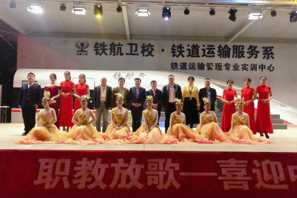 鐵(tiě)航衛校(xiào)紅(hóng)歌(gē)大(dà)賽晚會(huì)暨入團儀式圓滿舉行(xíng)