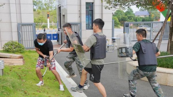 【安全】以演築防 安全護航——我校(xiào)開(kāi)展秋季開(kāi)學反恐防暴應急演練