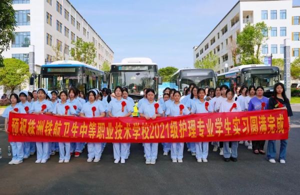 【快(kuài)訊】攜手青春夢 起航奔前程——我校(xiào)教師(shī)歡送2021級護理(lǐ)專業(yè)學子(zǐ)奔赴實習(xí)崗位