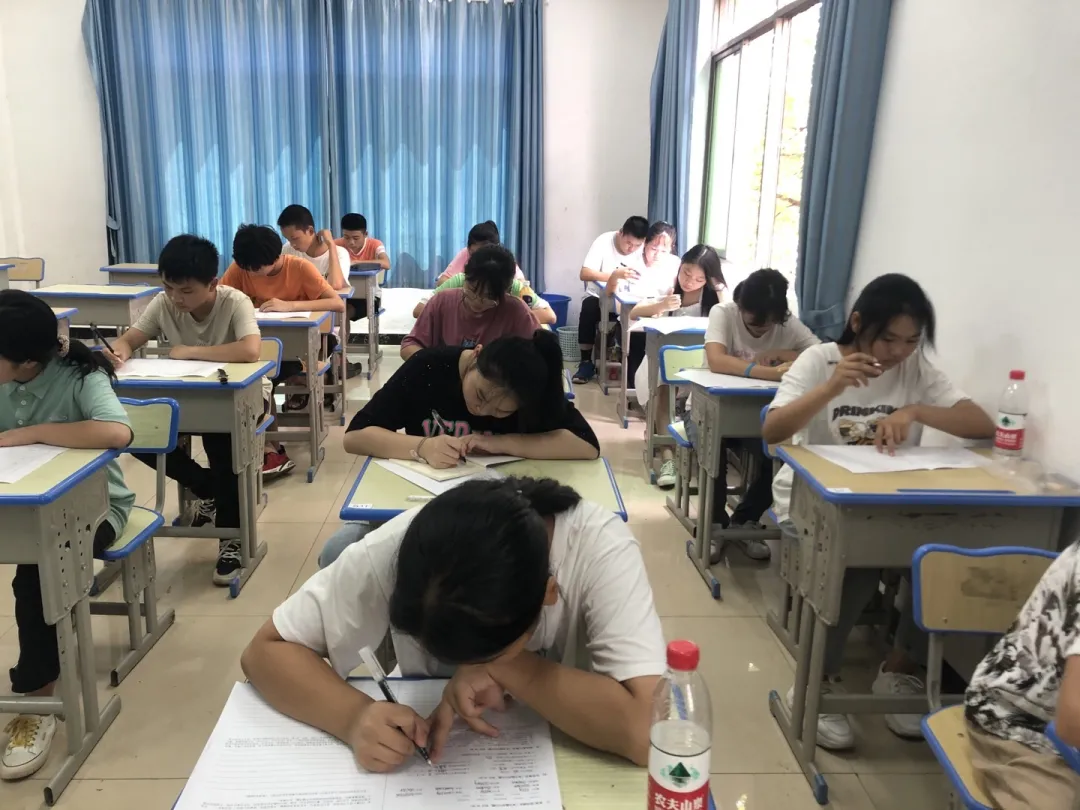 我校(xiào)舉行(xíng)2020屆“對(duì)口高(gāo)考實驗班”新生(shēng)入學考試