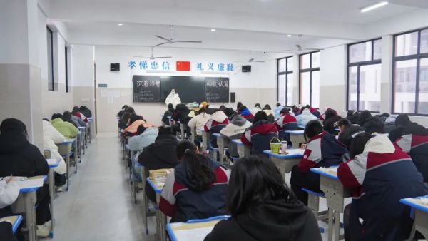 【快(kuài)訊】以終為(wèi)始 方能(néng)行(xíng)遠(yuǎn)——我校(xiào)2023-2024 學年(nián)上(shàng)學期期末考試圓滿結束