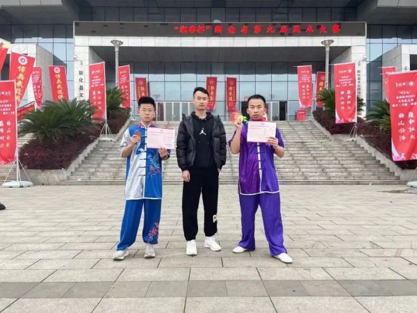 【喜報(bào)】我校(xiào)學子(zǐ)在“湘窖杯”2022年(nián)湖(hú)南(nán)省第九屆武術(shù)（套路(lù)、散打）大(dà)賽中獲得(de)兩塊獎牌