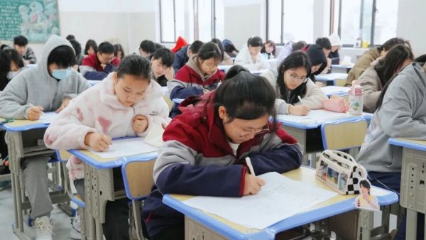 【快(kuài)訊】端正考風(fēng) 嚴肅考紀——我校(xiào)2023-2024 學年(nián)上(shàng)學期期中考試順利舉行(xíng)