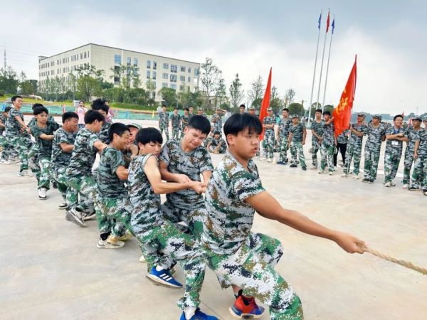【快(kuài)訊】凝心聚力拔河(hé)賽，錘煉意志(zhì)訓練場(chǎng)