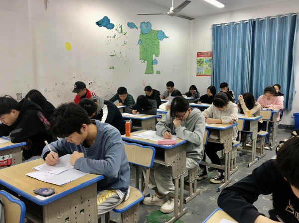 全力以赴 自(zì)信迎考 | 期中考試進行(xíng)時(shí)