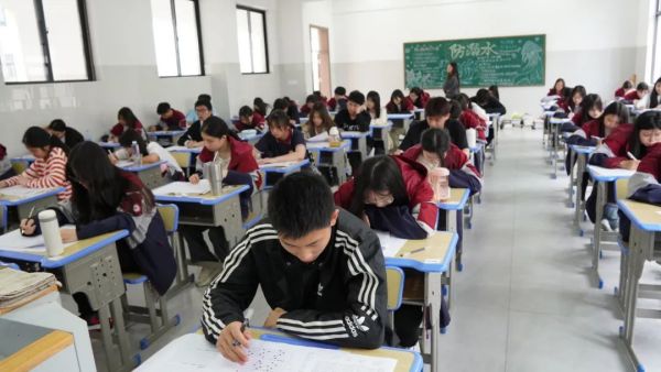 【快(kuài)訊】端正考風(fēng) 嚴肅考紀——我校(xiào)2023-2024 學年(nián)下(xià)學期期中考試順利舉行(xíng)