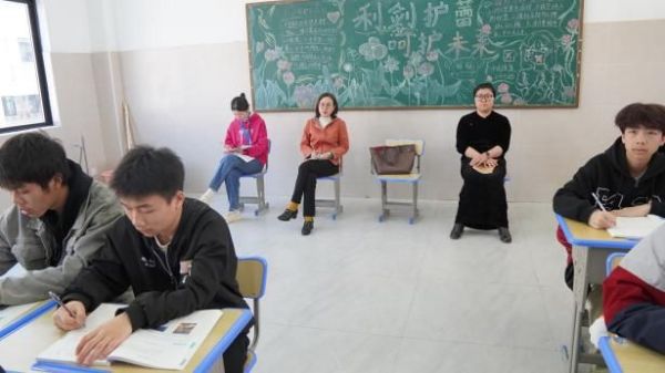 株洲鐵(tiě)航衛生(shēng)學校(xiào)迎來(lái)市(shì)教育科(kē)學研究院2024年(nián)上(shàng)學期教學視(shì)導