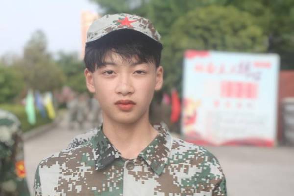 軍訓回憶殺 | 如(rú)果這(zhè)個(gè)秋天的(de)回憶有(yǒu)顔色，那(nà)一(yī)定是(shì)迷彩