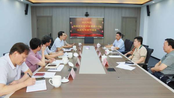 【快(kuài)訊】深化(huà)産教融合 推進科(kē)教融彙——市(shì)職教協會(huì)會(huì)長(cháng)楊宋虎一(yī)行(xíng)莅臨我校(xiào)調研指導校(xiào)企合作(zuò)工(gōng)作(zuò)
