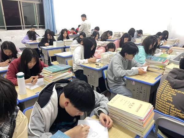 調節情緒，出彩人(rén)生(shēng)丨我校(xiào)開(kāi)展心理(lǐ)健康教育活動