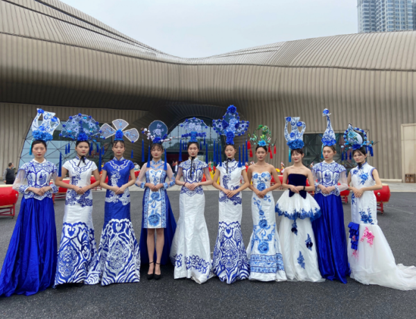 陽光(guāng)中職生(shēng)丨我校(xiào)模特禮儀隊受邀參加株洲博物(wù)館·株洲美(měi)術(shù)館開(kāi)館儀式