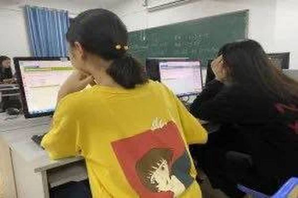 我校(xiào)開(kāi)展學生(shēng)公共基礎課普遍測試模拟練習(xí)