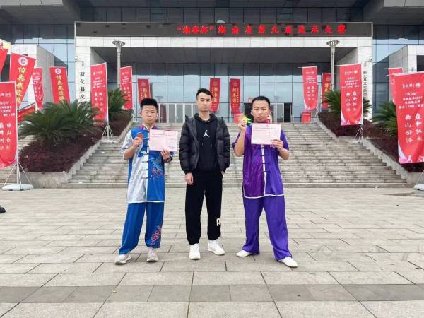 【喜報(bào)】我校(xiào)學子(zǐ)在“湘窖杯”2022年(nián)湖(hú)南(nán)省第九屆武術(shù)（套路(lù)、散打）大(dà)賽中獲得(de)三塊獎牌