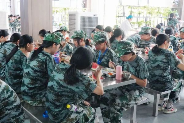 【快(kuài)訊】訓練“食”光(guāng)——行(xíng)為(wèi)素養訓練特輯之食堂篇