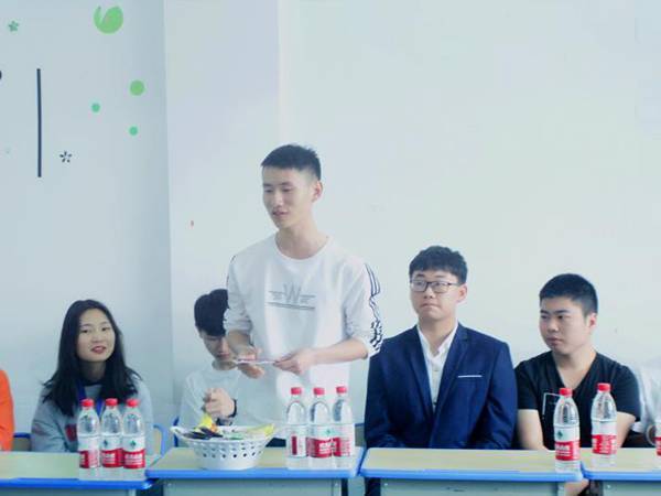2019年(nián)5月(yuè)18日(rì)學子(zǐ)之聲座談會(huì)