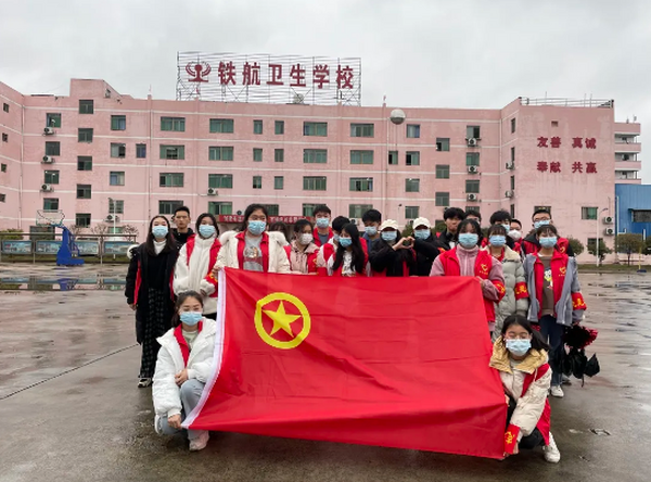共踐雷鋒精神，彰顯青春力量