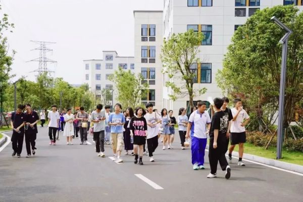 【畫(huà)卷】 上(shàng)職校(xiào)，找校(xiào)長(cháng)談 | 2023年(nián)第一(yī)場(chǎng)“校(xiào)長(cháng)接待日(rì)”活動精彩來(lái)襲~