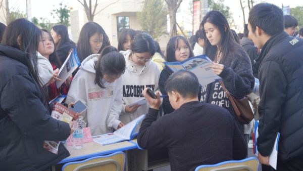 【快(kuài)訊】株洲市(shì) 2023 年(nián)冬季“高(gāo)職院校(xiào)進校(xiào)園”活動走進株洲鐵(tiě)航衛生(shēng)學校(xiào)
