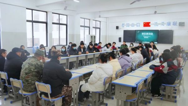 【快(kuài)訊】傾聽(tīng)心聲，共話(huà)成長(cháng)——我校(xiào)召開(kāi)2023年(nián)秋季學期學生(shēng)座談會(huì)