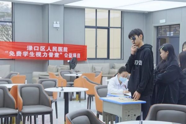 【快(kuài)訊】視(shì)力普測，共護“睛”彩——我校(xiào)特邀渌口區(qū)人(rén)民(mín)醫(yī)院來(lái)校(xiào)開(kāi)展視(shì)力檢測工(gōng)作(zuò)