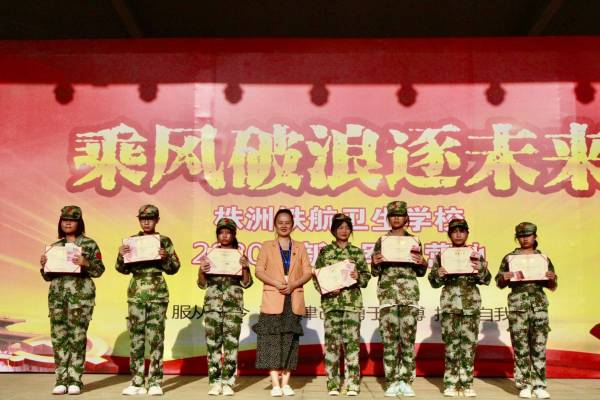 “我為(wèi)鐵(tiě)航衛校(xiào)代言”活動頒獎典禮順利舉行(xíng)