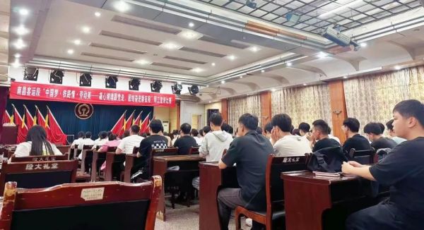 【快(kuài)訊】就(jiù)業(yè)動态 | 熱(rè)烈祝賀我校(xiào)2020級中高(gāo)職銜接班高(gāo)速鐵(tiě)路(lù)客運服務專業(yè)畢業(yè)學生(shēng)成功應聘江西(xī)南(nán)昌客運段乘務員(yuán)崗位